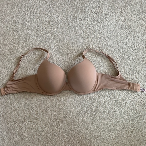 Victoria’s Secret Push-Up Bra - Picture 2 of 8